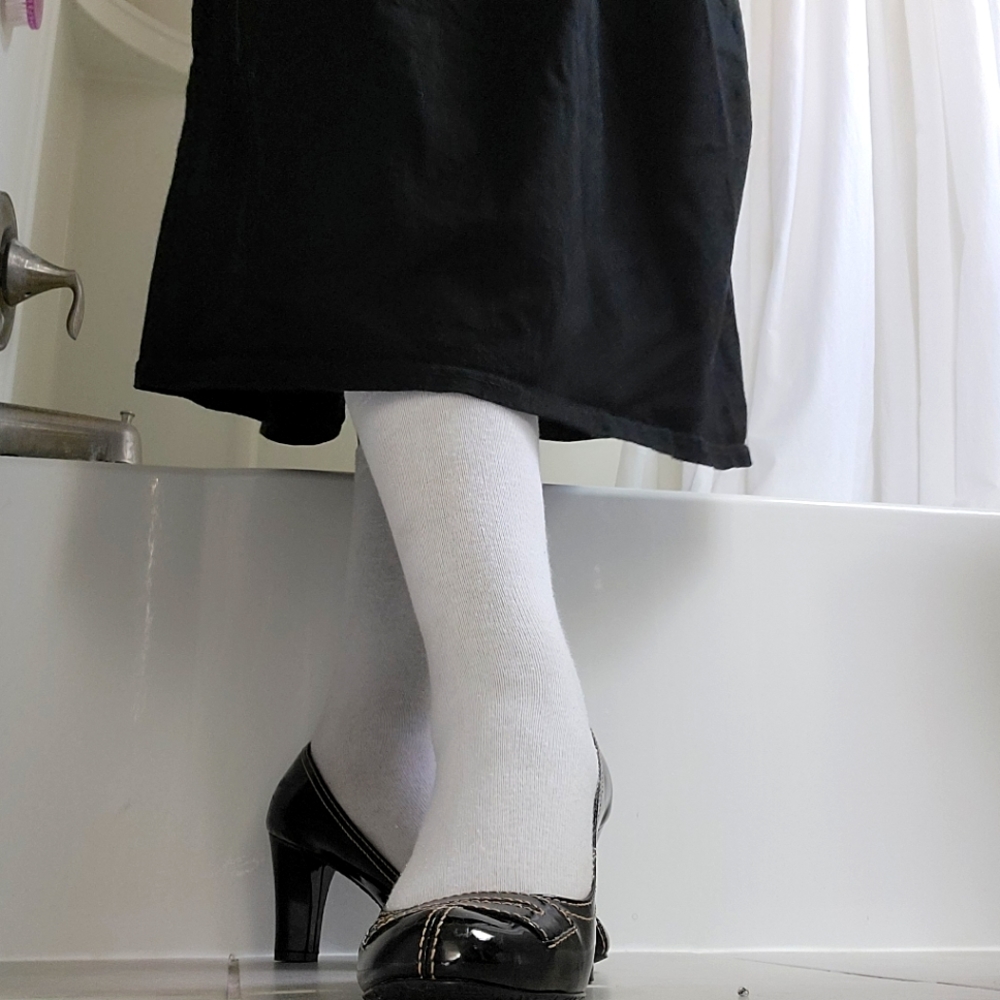 Liz Claiborne Black Classic Heels